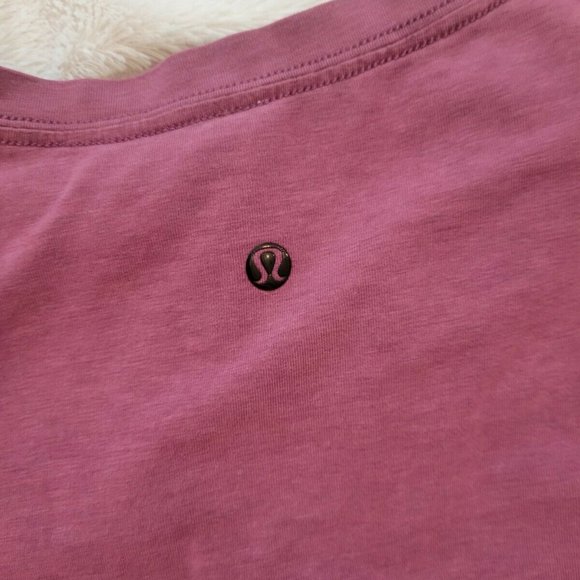 Lululemon 5 Year Basic Tee XL V-Neck Red/Pink - Picture 2 of 5